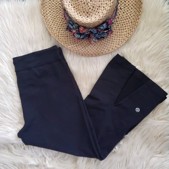 LULULEMON black capri workout athletic leggings - Picture 5 of 5